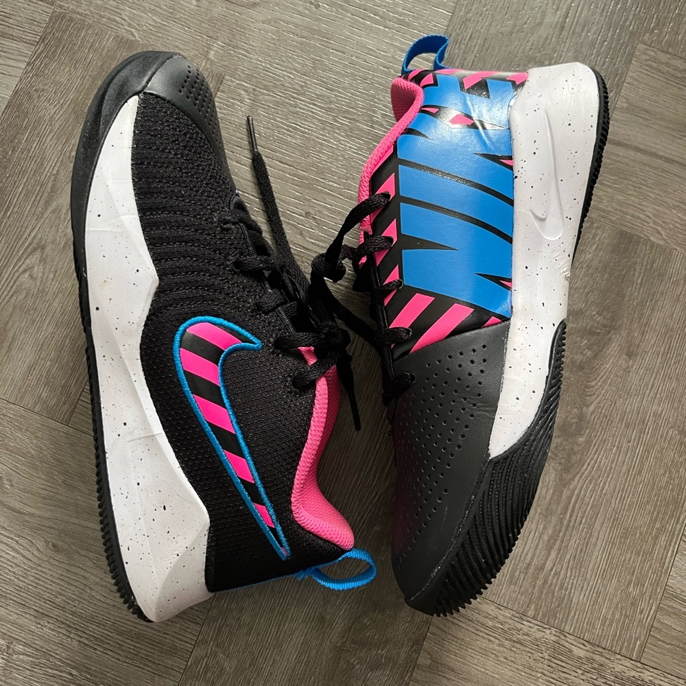 Nike Team Hustle Quick 4Y